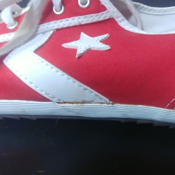 Athletic_Shoes